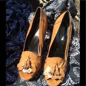 Vera Wang tassel peep toe Size 10
